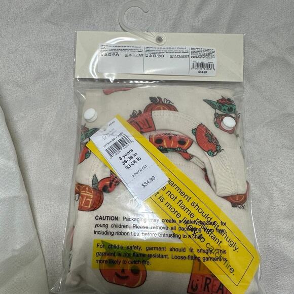 BabyGap | Star Wars™ Grogu Halloween 100%‎ Organic Cotton PJ Set - Picture 3 of 3